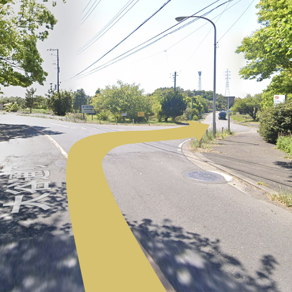茅ヶ崎斎場看板を右折 茅ヶ崎斎場看板を右折